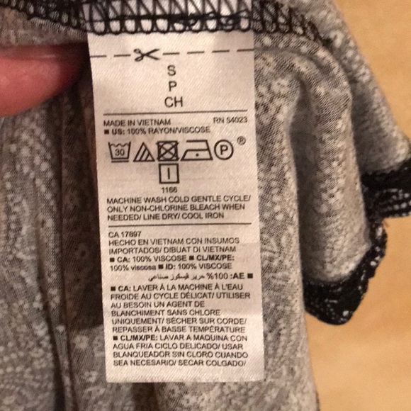 5/$25❗️NWOT Paisley print tank. size S - Picture 3 of 7